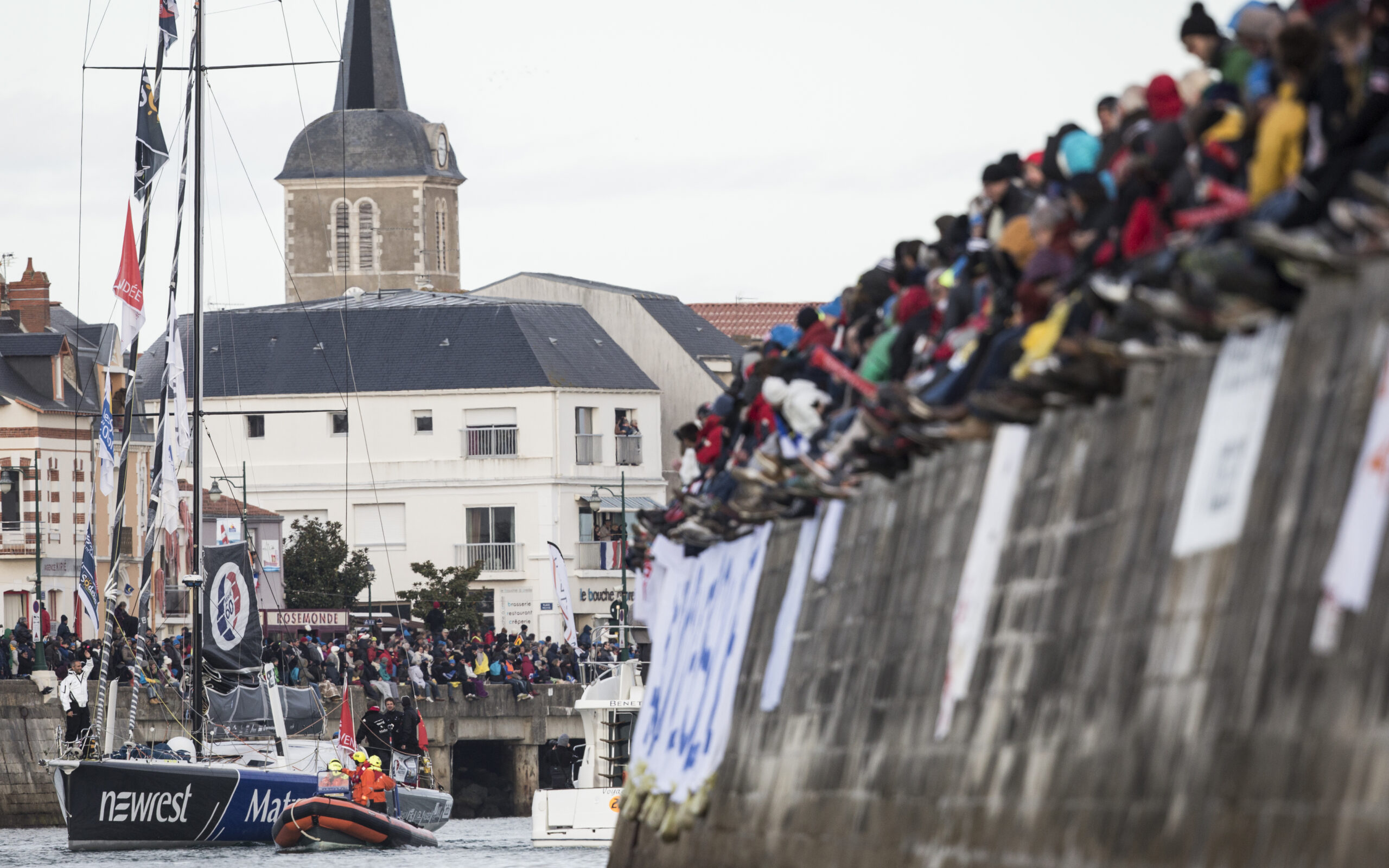 Vendée Globe 2024: una corsa a due ma bagarre nelle retrovie